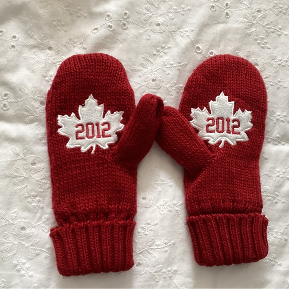 Hudson Bay Accessories - 2012 Canadian Olympic Mittens L/XL.    -6